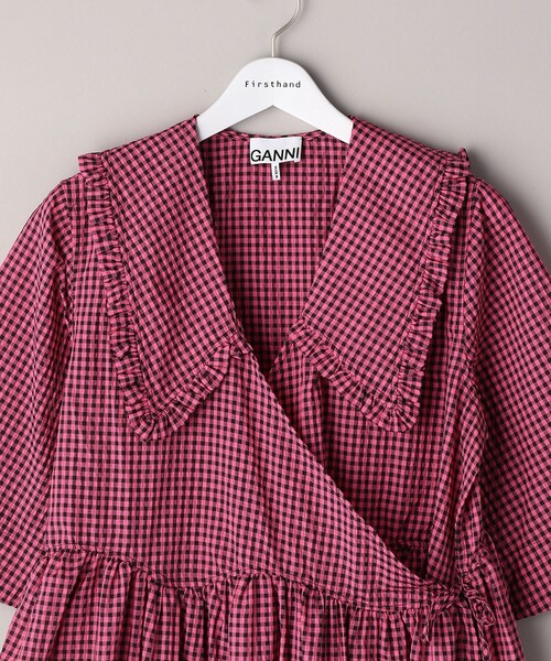 Firsthand(ファーストハンド)の「Firsthand/ファーストハンド Ganni / ガニー Oversized Seersucker Wrap Midi Dress / シアサッカー ラップ ミニワンピース(ワンピース・レディース・ピンク・36)」の3枚目の写真