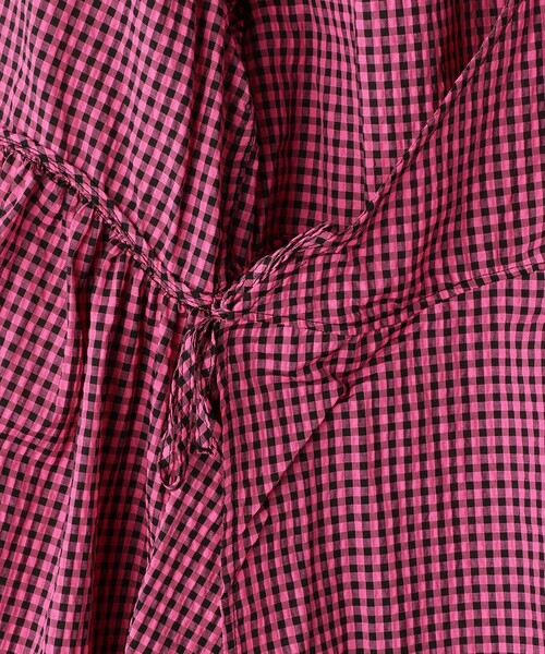 Firsthand(ファーストハンド)の「Firsthand/ファーストハンド Ganni / ガニー Oversized Seersucker Wrap Midi Dress / シアサッカー ラップ ミニワンピース(ワンピース・レディース・ピンク・36)」の7枚目の写真