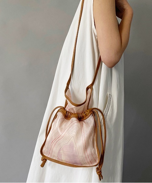 LE VERNIS（ル・ベルニ）の「LE VERNIS(ル・ベルニ)シアエプロンサコッシュ（ショルダーバッグ・レディース・ピンク/グリーン・FREE）」の4枚目の写真