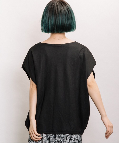 refinedworks(リファインドワークス)の「肩タック立体PO(Tシャツ/カットソー・レディース・ベージュ/カーキ/ブラック・FREE)」の5枚目の写真