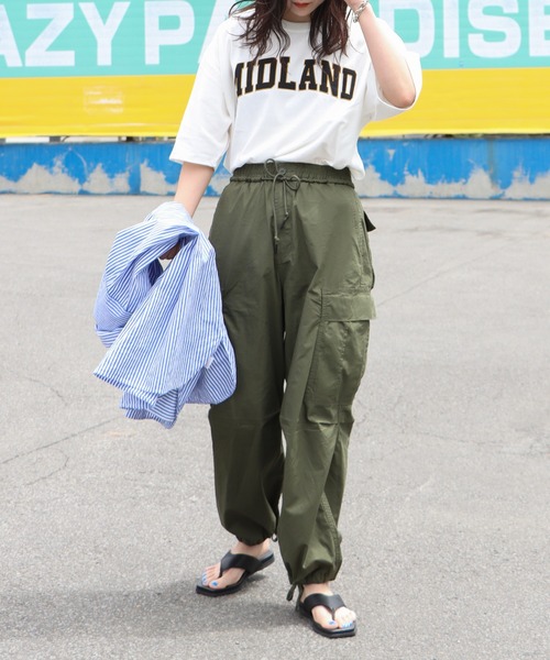COURO（コウロ）の「カレッジロゴワッペンオーバーサイズ半袖Tシャツ（Tシャツ/カットソー・レディース・ホワイト/ブラック/ブルー/グリーン/オートミール・M/L）」の6枚目の写真