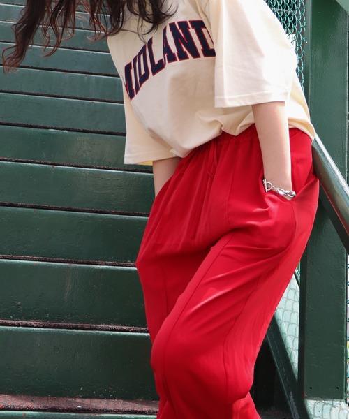 COURO（コウロ）の「カレッジロゴワッペンオーバーサイズ半袖Tシャツ（Tシャツ/カットソー・レディース・ホワイト/ブラック/ブルー/グリーン/オートミール・M/L）」の8枚目の写真