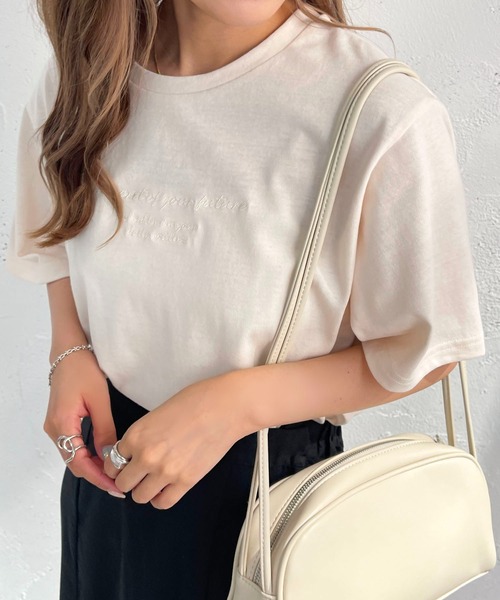 apres jour mignon(アプレジュールミニョン)の「シュエットチビロゴ刺繍Tシャツ【ZOZOTOWN限定アイテム】(Tシャツ/カットソー・レディース・ホワイト系その他/ナチュラル/ブラック系その他/ブラック/アイボリー/オフホワイト・フリー/X-LARGE)」の12枚目の写真