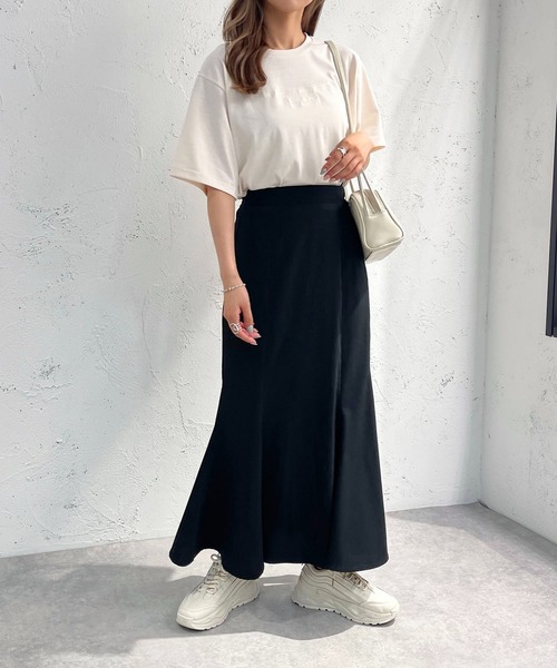 apres jour mignon(アプレジュールミニョン)の「シュエットチビロゴ刺繍Tシャツ【ZOZOTOWN限定アイテム】(Tシャツ/カットソー・レディース・ホワイト系その他/ナチュラル/ブラック系その他/ブラック/アイボリー/オフホワイト・フリー/X-LARGE)」の16枚目の写真