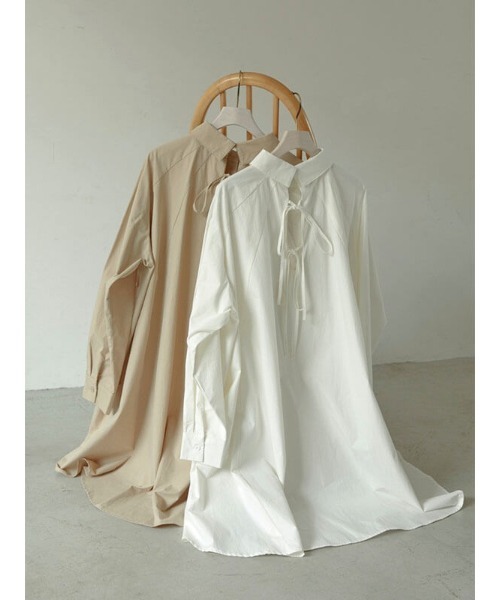 ACYM（アシーム）の「Back tie volumy シャツ（シャツ/ブラウス・レディース・ホワイト/ベージュ・FREE）」の3枚目の写真