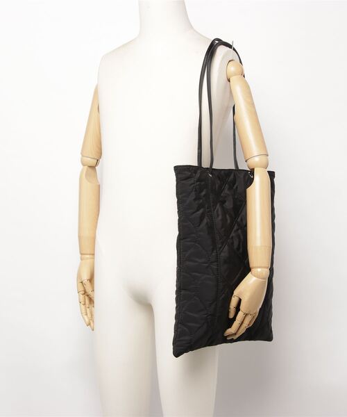 AS KNOW AS plus（アズノゥアズプラス）の「♪キルティング縦長トートバッグ（トートバッグ・レディース・ブラック/カーキ/アイボリー・FREE）」の9枚目の写真