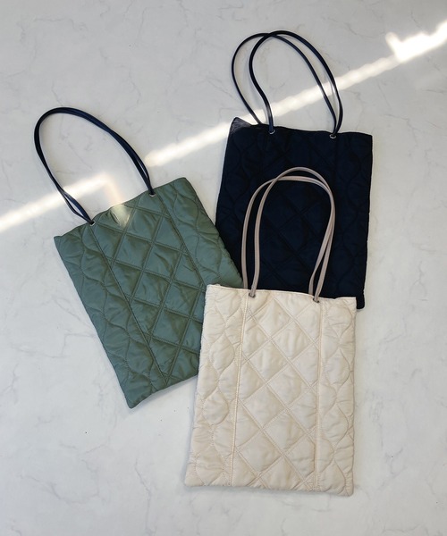 AS KNOW AS plus（アズノゥアズプラス）の「♪キルティング縦長トートバッグ（トートバッグ・レディース・ブラック/カーキ/アイボリー・FREE）」の7枚目の写真
