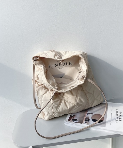 AS KNOW AS plus（アズノゥアズプラス）の「♪キルティング縦長トートバッグ（トートバッグ・レディース・ブラック/カーキ/アイボリー・FREE）」の21枚目の写真