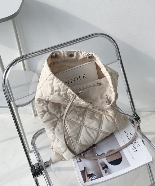 AS KNOW AS plus（アズノゥアズプラス）の「♪キルティング縦長トートバッグ（トートバッグ・レディース・ブラック/カーキ/アイボリー・FREE）」の19枚目の写真