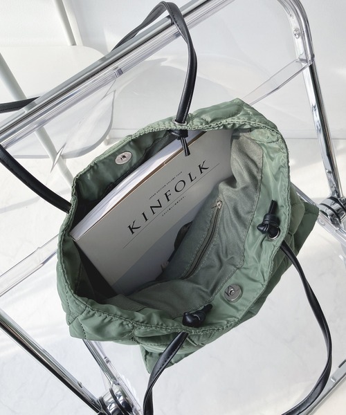 AS KNOW AS plus（アズノゥアズプラス）の「♪キルティング縦長トートバッグ（トートバッグ・レディース・ブラック/カーキ/アイボリー・FREE）」の14枚目の写真