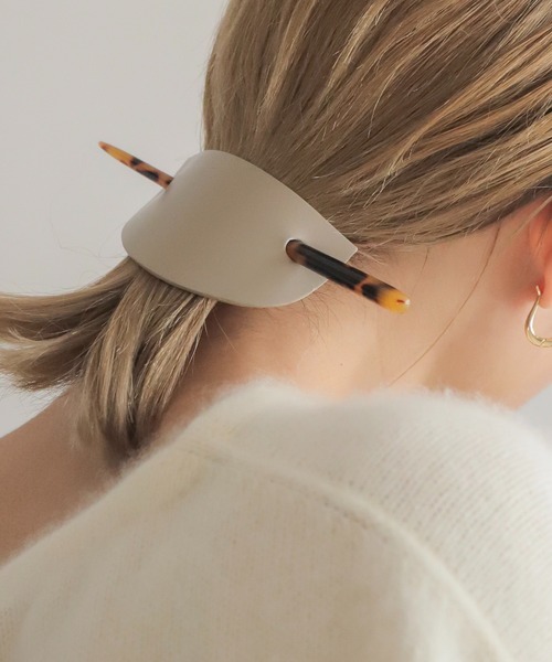 rapiecage（ラピエサージュ）の「レザーマジェステ（バレッタ/ヘアクリップ・レディース・ベージュ/ブラック・FREE）」の2枚目の写真