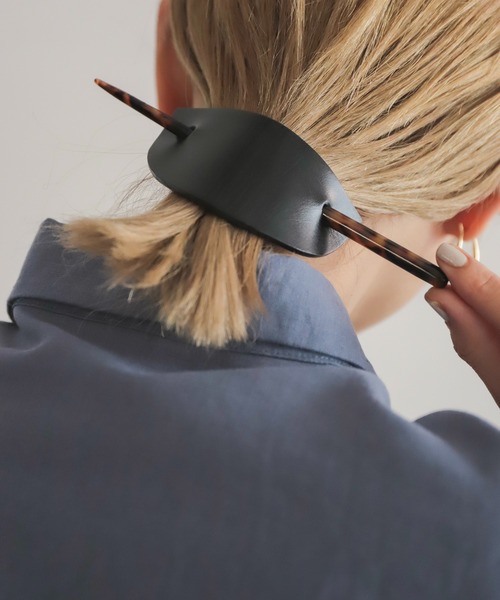 rapiecage（ラピエサージュ）の「レザーマジェステ（バレッタ/ヘアクリップ・レディース・ベージュ/ブラック・FREE）」の4枚目の写真