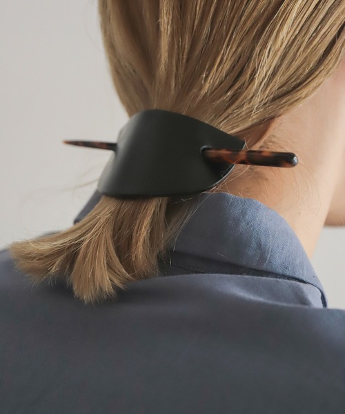 rapiecage（ラピエサージュ）の「レザーマジェステ（バレッタ/ヘアクリップ・レディース・ベージュ/ブラック・FREE）」の5枚目の写真