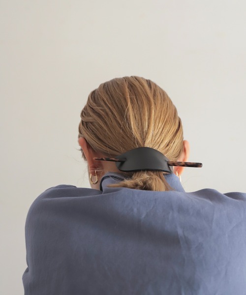 rapiecage（ラピエサージュ）の「レザーマジェステ（バレッタ/ヘアクリップ・レディース・ベージュ/ブラック・FREE）」の7枚目の写真