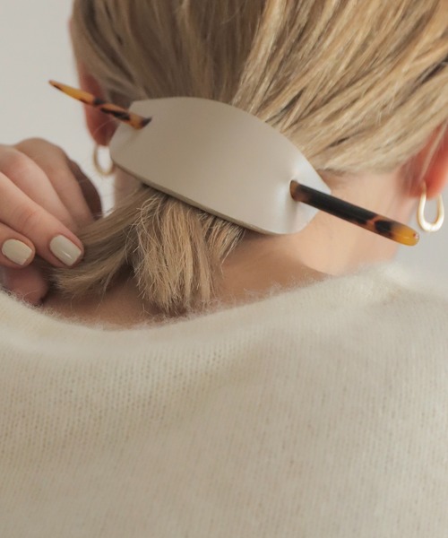 rapiecage（ラピエサージュ）の「レザーマジェステ（バレッタ/ヘアクリップ・レディース・ベージュ/ブラック・FREE）」の8枚目の写真