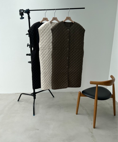 y/m by misato（イムバイミサト）の「キルティングロングジレ（その他アウター・レディース・ブラック/カーキ/アイボリー・FREE）」の4枚目の写真