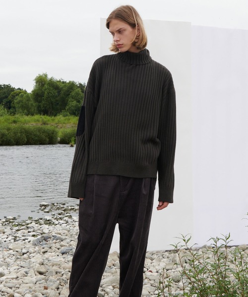 WONDER WONDER（ワンダーワンダー）の「エルボーパッチ ハイネックニット（ニット/セーター・メンズ・ベージュ/グリーン/ダークグレー・M/L）」の6枚目の写真