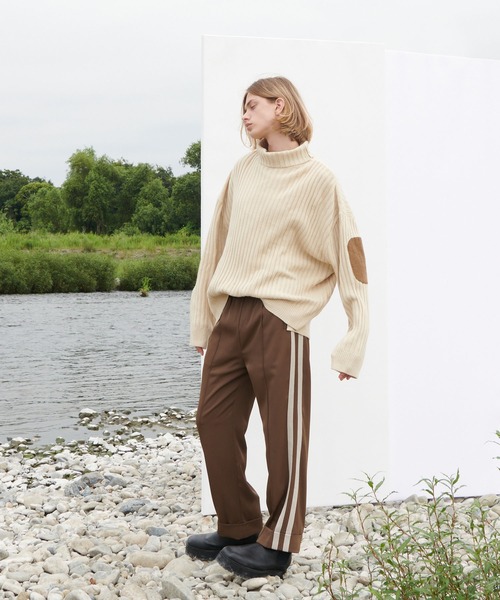 WONDER WONDER（ワンダーワンダー）の「エルボーパッチ ハイネックニット（ニット/セーター・メンズ・ベージュ/グリーン/ダークグレー・M/L）」の10枚目の写真