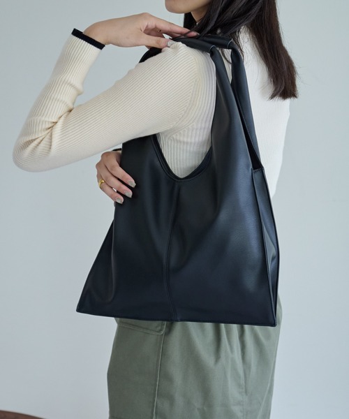 COLONY 2139（コロニートゥーワンスリーナイン）の「ホーボーバッグ