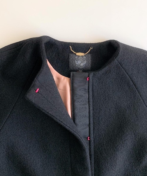 Q（キュー）の「ノーカラーミドルコート（ノーカラーコート・レディース・ブラック/ターコイズブルー・MEDIUM）」の13枚目の写真