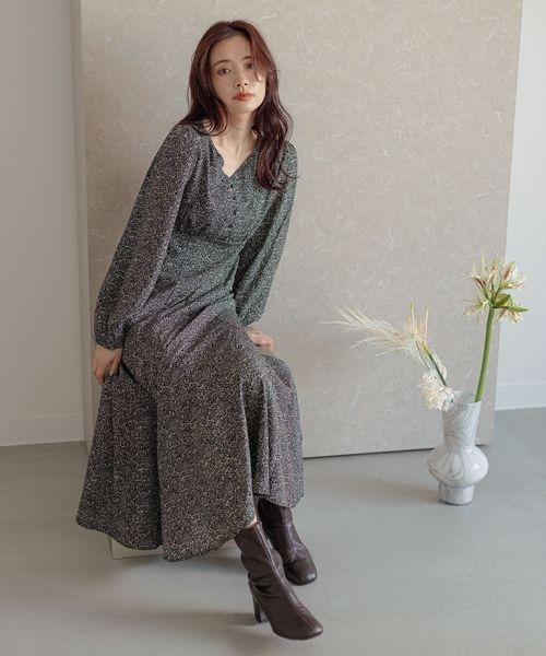 mysty woman（ミスティウーマン）の「マチフレアーエンパイアワンピース 170696（ワンピース・レディース・ブラック/ベージュ/ブラウン・FREE）」の2枚目の写真