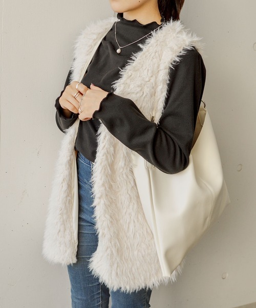 styiro(スタイロ)の「なめらか手触りファーベスト/ジレ(ベスト・レディース・アイボリー/ベージュ/ブラック・FREE/MEDIUM)」の7枚目の写真