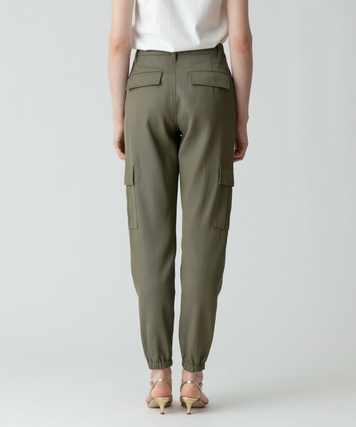 allureville（アルアバイル）の「バルキーシックチノカーゴパンツ