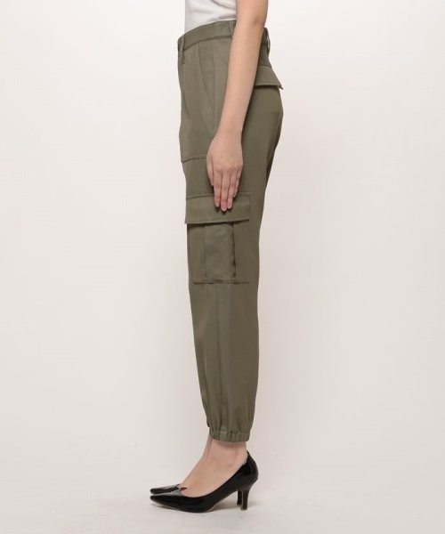 allureville(アルアバイル)の「バルキーシックチノカーゴパンツ(カーゴパンツ・レディース・カーキ/ベージュ・1/2)」の11枚目の写真
