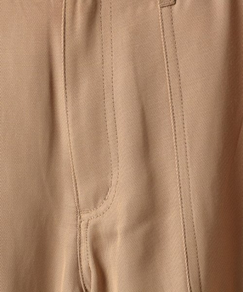 allureville(アルアバイル)の「バルキーシックチノカーゴパンツ(カーゴパンツ・レディース・カーキ/ベージュ・1/2)」の15枚目の写真