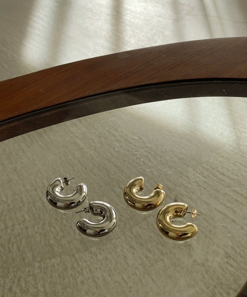 marjour(マージュール)の「METAL CIRCLE PIERCE(ピアス(両耳用)・レディース・シルバー/ゴールド・FREE)」の11枚目の写真