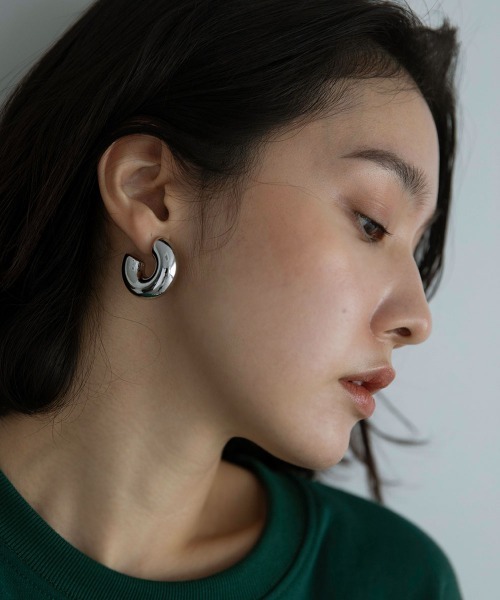 marjour(マージュール)の「METAL CIRCLE PIERCE(ピアス(両耳用)・レディース・シルバー/ゴールド・FREE)」の9枚目の写真