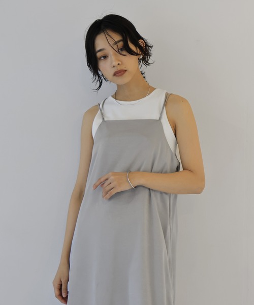 hellam（へラム）の「バッククロス サテンキャミワンピ（ワンピース・レディース・ブラック/グレイッシュベージュ・FREE）」の14枚目の写真