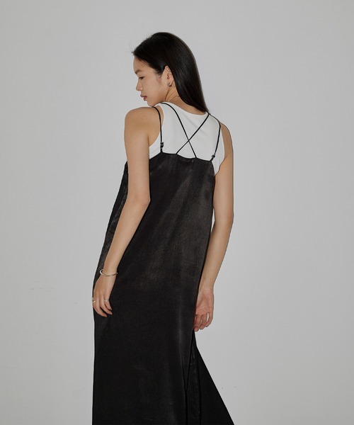 hellam（へラム）の「バッククロス サテンキャミワンピ（ワンピース・レディース・ブラック/グレイッシュベージュ・FREE）」の18枚目の写真