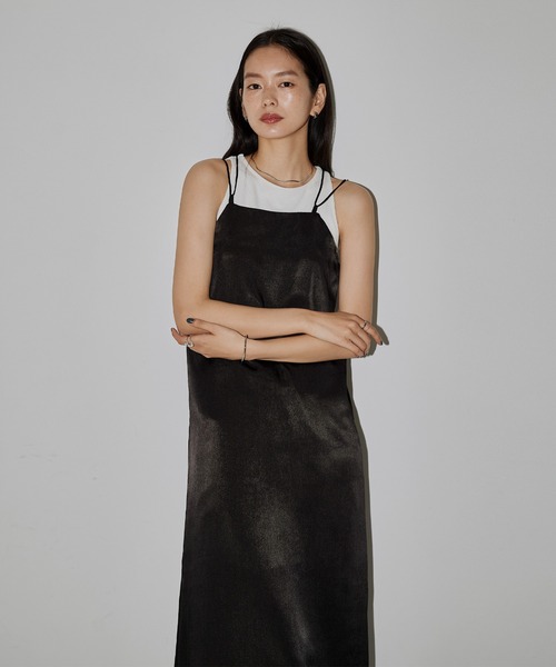 hellam（へラム）の「バッククロス サテンキャミワンピ（ワンピース・レディース・ブラック/グレイッシュベージュ・FREE）」の19枚目の写真