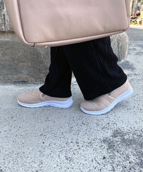 LUGG NAGG(ラグナグ)の「【軽量】伸縮ニットスリッポンスニーカー【幅広】(スニーカー・レディース・ブラック/グレー/ベージュ・23.0cm/23.5cm/24.0cm/24.5cm/22.5cm)」の11枚目の写真