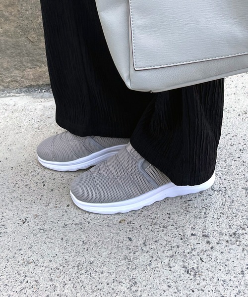 LUGG NAGG(ラグナグ)の「【軽量】伸縮ニットスリッポンスニーカー【幅広】(スニーカー・レディース・ブラック/グレー/ベージュ・23.0cm/23.5cm/24.0cm/24.5cm/22.5cm)」の14枚目の写真