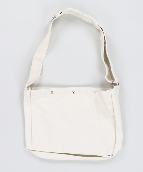 SPINNS（スピンズ）の「3ボタンキャンパスショルダーバッグ（ショルダーバッグ・メンズ・ブラウン/ブラック/オフホワイト・ONESIZE）」の8枚目の写真