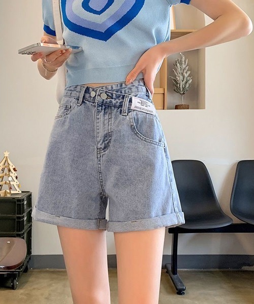 gossip!ロサンゼルス(ゴシップロサンゼルス)の「ハイウェストショートデニムパンツ(デニムパンツ・レディース・ブラック/ライトブルー・S/M/L)」の13枚目の写真