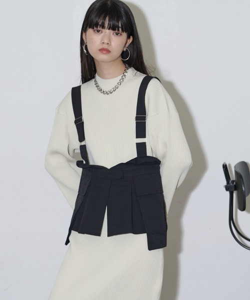 THE YOn(ザヨン)の「綿ナイロンカーゴポケットサスペンダートップス(ベスト・レディース・ベージュ/ホワイト/ブラック/グレー・FREE)」の12枚目の写真
