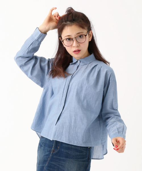 earth music&ecology（アースミュージックアンドエコロジー）の「ショートタックシャツ（シャツ/ブラウス・レディース・ブルー/ホワイト・FREE）」の2枚目の写真