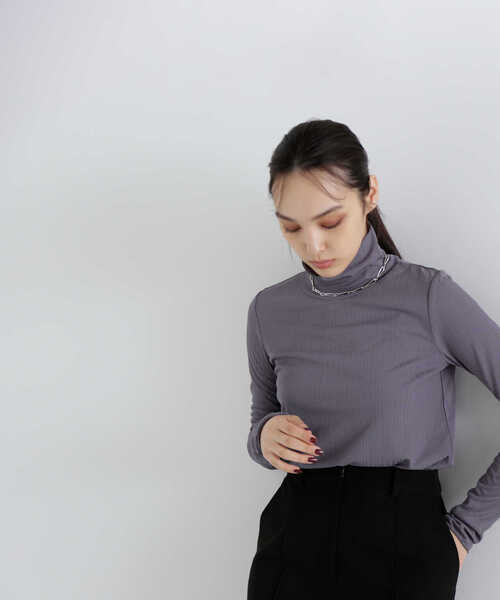 NATURAL BEAUTY BASIC(ナチュラルビューティーベーシック)の「◇ハイネックシアーカットソー(Tシャツ/カットソー・レディース・イエロー/チャコールグレー/オフホワイト/ブラック・FREE)」の6枚目の写真