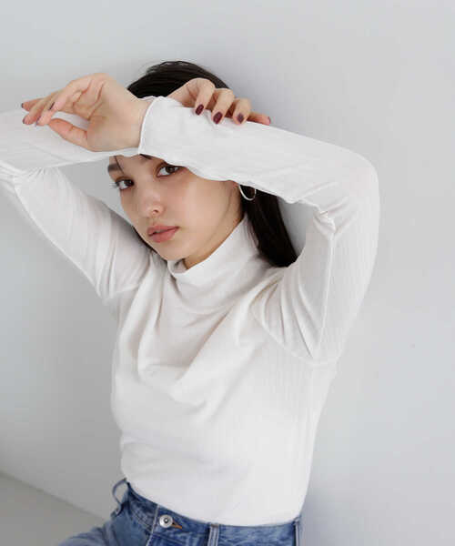 NATURAL BEAUTY BASIC(ナチュラルビューティーベーシック)の「◇ハイネックシアーカットソー(Tシャツ/カットソー・レディース・イエロー/チャコールグレー/オフホワイト/ブラック・FREE)」の15枚目の写真