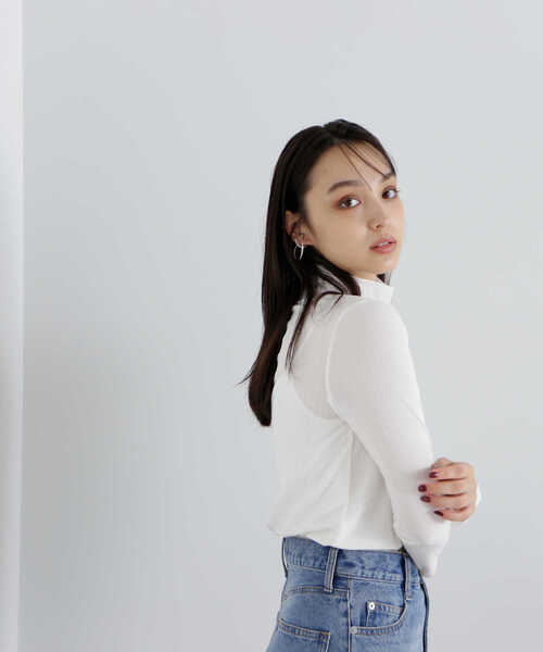 NATURAL BEAUTY BASIC(ナチュラルビューティーベーシック)の「◇ハイネックシアーカットソー(Tシャツ/カットソー・レディース・イエロー/チャコールグレー/オフホワイト/ブラック・FREE)」の17枚目の写真