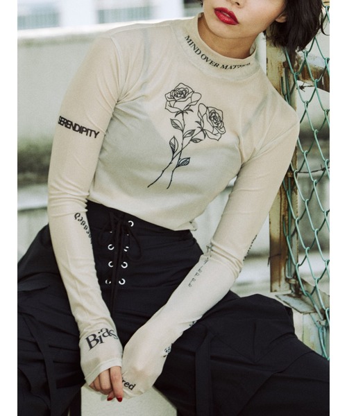 jouetie(ジュエティ)の「tattooシアートップス(Tシャツ/カットソー・レディース・ブラック/ベージュ/ブルー・MEDIUM)」の3枚目の写真