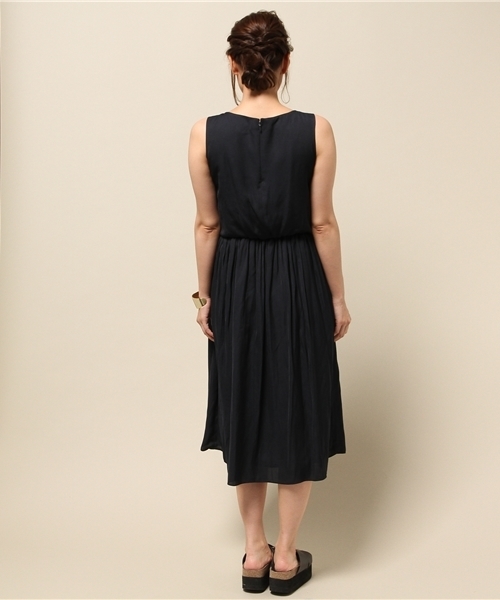 ELFORBR（エルフォーブル）の「サテンミドル丈ワンピース15（ワンピース・レディース・ネイビー/キャメル・36/38）」の5枚目の写真