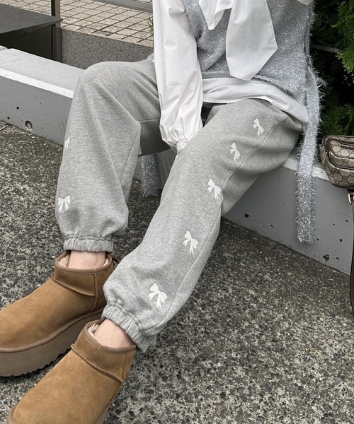 Alley by w closet（アリーバイダブルクローゼット）の「【Alley】リボン刺繍スウェットパンツ（スウェットパンツ・レディース・オートミール/グレー・FREE）」の2枚目の写真
