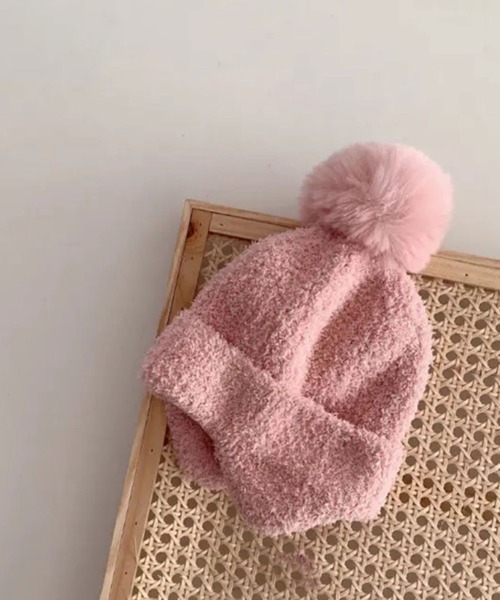 Bambin（ボンバン）の「【 Bambin / ボンバン 】 耳当て付き ポンポン ニット帽（ニットキャップ/ビーニー・キッズ・ピンク/アイボリー/ブルー/ベージュ/ブラウン/イエロー/ブラック/ホワイト系その他/ブラック系その他/ピンク系その他/ブラウン系その他/ベージュ系その他/オレンジ/レッド/ホワイト系その他2/イエロー系その他・FREE）」の14枚目の写真