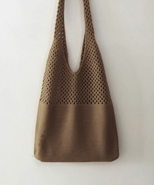 Miniministore（ミニミニストア）の「トートバッグ ニット編み バッグ鞄かばん（トートバッグ・レディース・パープル/グリーン/ブラック/ダークグリーン/ライトイエロー/ラベンダー/ダークブラウン/ダークパープル/ライトブラウン/ベージュ/アイボリー/ブルー/ダークグレー/ライトブルー/グレイッシュブルー/オフホワイト/ミント/イエロー/ワインレッド・フリー）」の6枚目の写真