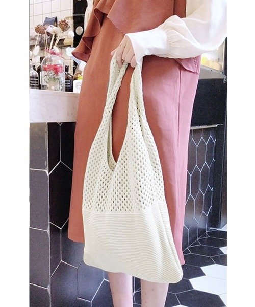 Miniministore（ミニミニストア）の「トートバッグ ニット編み バッグ鞄かばん（トートバッグ・レディース・パープル/グリーン/ブラック/ダークグリーン/ライトイエロー/ラベンダー/ダークブラウン/ダークパープル/ライトブラウン/ベージュ/アイボリー/ブルー/ダークグレー/ライトブルー/グレイッシュブルー/オフホワイト/ミント/イエロー/ワインレッド・フリー）」の22枚目の写真