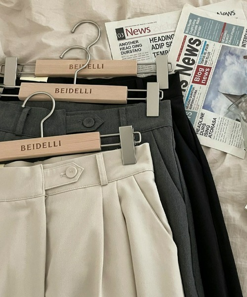 BEIDELLI（ベイデリー）の「[BELLIDE MADE] ハイウエストワンボタンピンタックワイドスラックス（スラックス・レディース・チャコールグレー/ベージュ/ブラック・SMALL/MEDIUM/LARGE）」の6枚目の写真